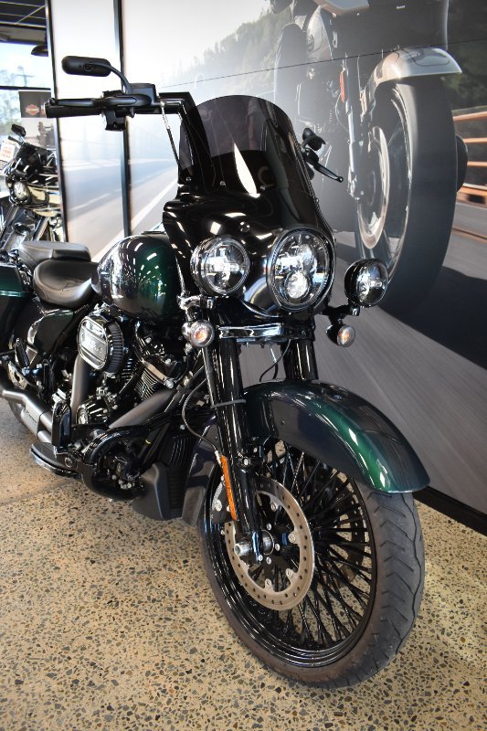 2021 Harley-davidson FLHRXS ROAD KING SPECIAL SNAKE VENOM