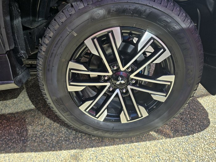 2023 Mitsubishi Pajero Sport GLS