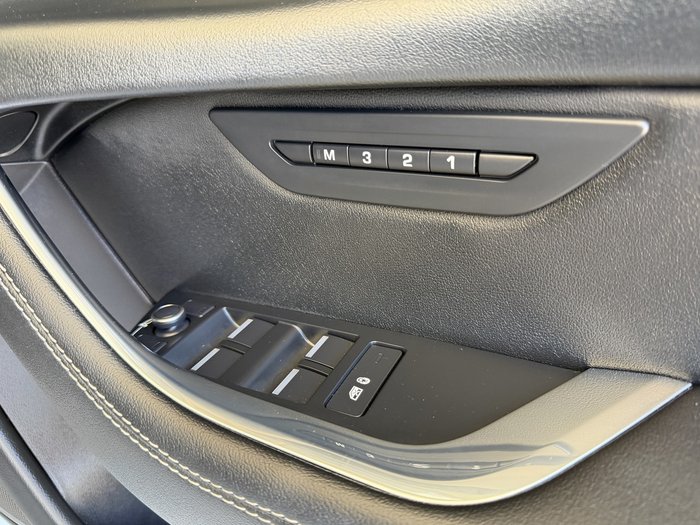 2021 Jaguar XE P300 R-Dynamic HSE