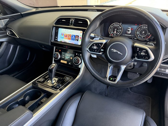 2021 Jaguar XE P300 R-Dynamic HSE