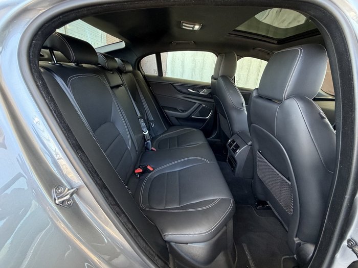 2021 Jaguar XE P300 R-Dynamic HSE