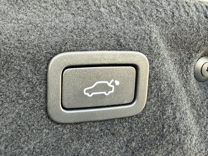 2021 Jaguar XE P300 R-Dynamic HSE