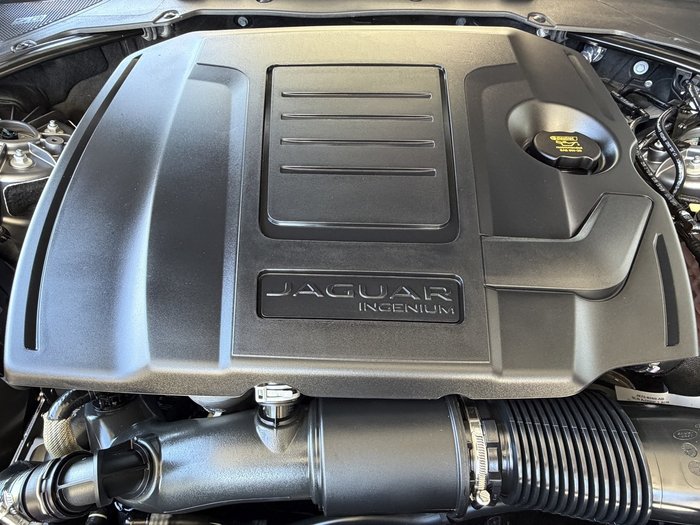 2021 Jaguar XE P300 R-Dynamic HSE