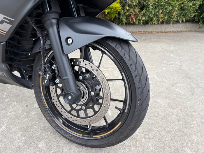 2024 Suzuki 2024 SUZUKI 250CC GSX250 Road