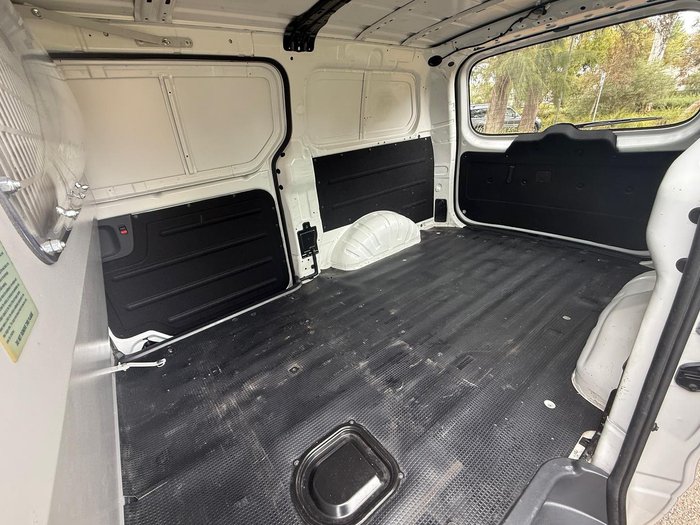 2018 Hyundai iLoad TQ4 MY19 Creamy White