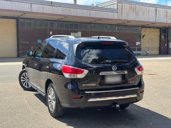 2016 Nissan Pathfinder ST-L