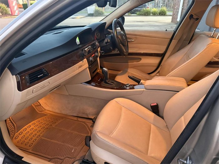 2010 BMW 3 Series 323i Lifestyle