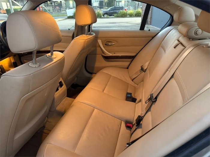 2010 BMW 3 Series 323i Lifestyle