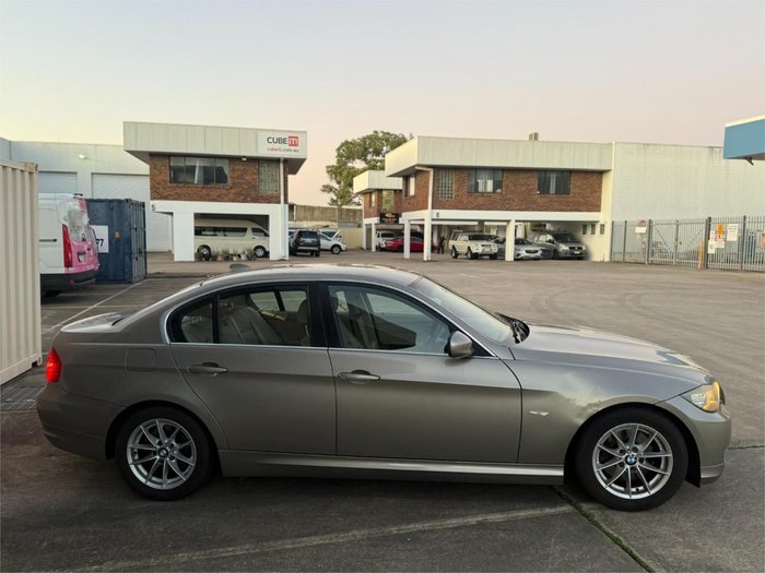 2010 BMW 3 Series 323i Lifestyle