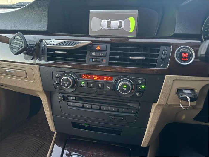 2010 BMW 3 Series 323i Lifestyle