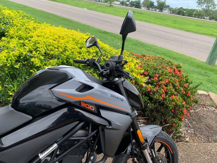 2023 CFMOTO 300 NK ABS Black