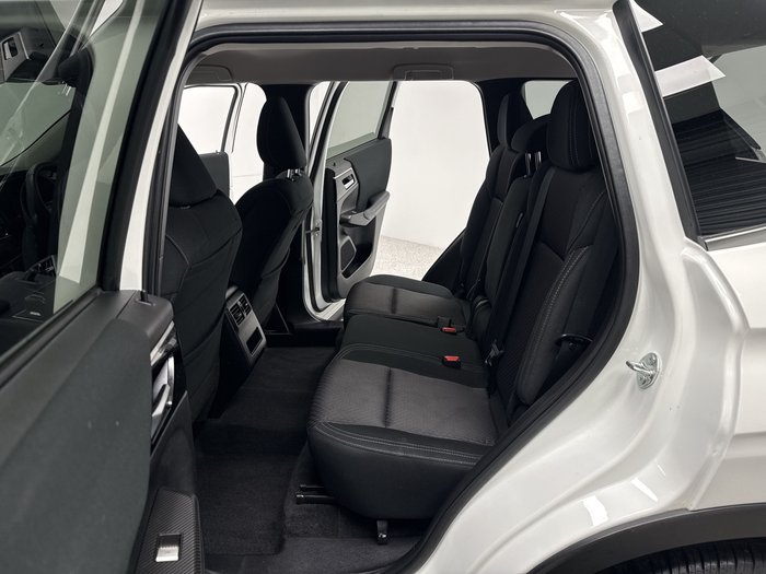 2023 Mitsubishi Outlander LS