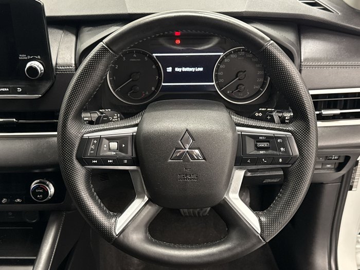 2023 Mitsubishi Outlander LS