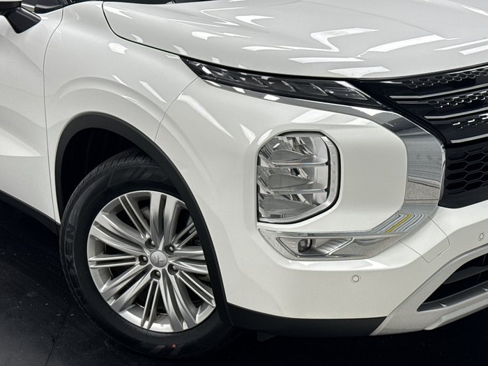 2023 Mitsubishi Outlander LS