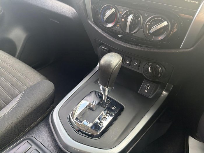 2022 Nissan Navara ST