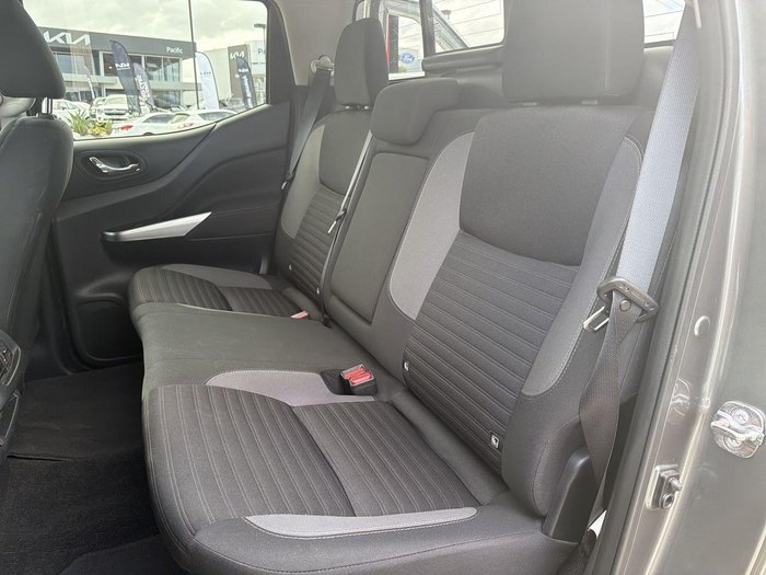 2022 Nissan Navara ST