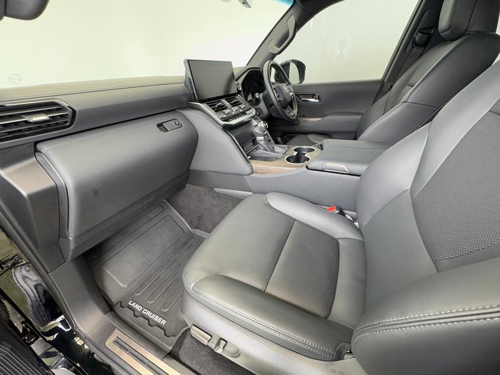 2023 Toyota Landcruiser VX