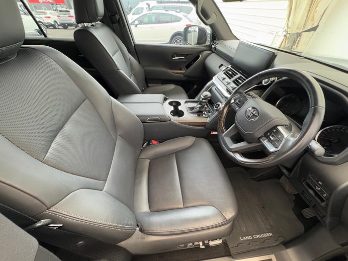 2023 Toyota Landcruiser VX