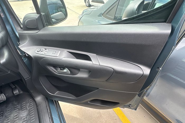 2024 Peugeot Partner Pro