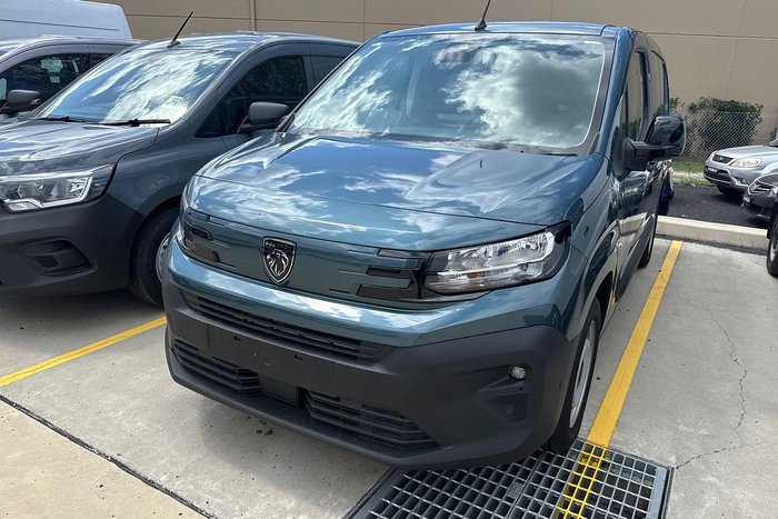 2024 Peugeot Partner Pro