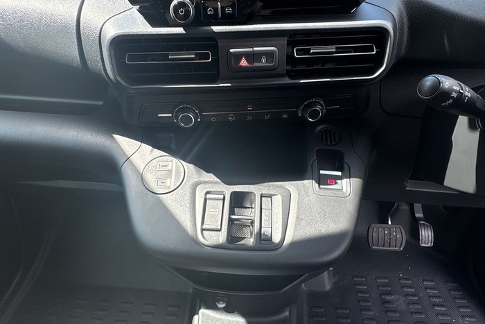 2024 Peugeot Partner Pro