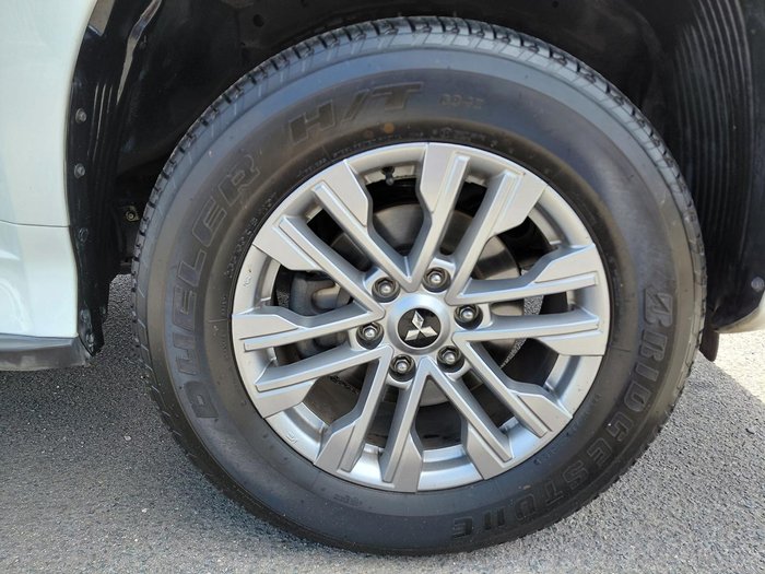 2022 Mitsubishi Pajero Sport GLX