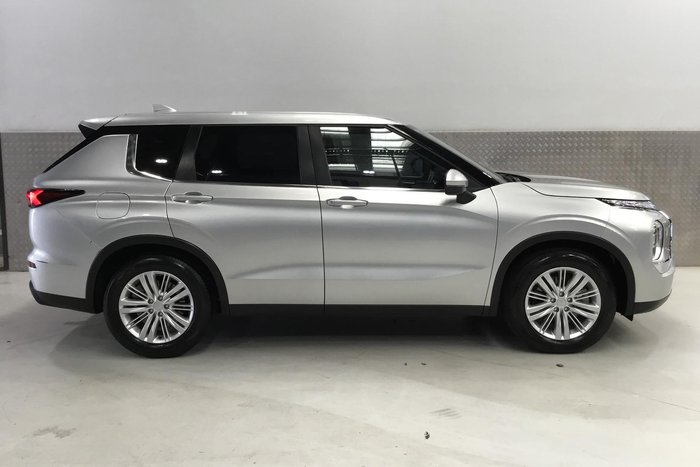 2022 Mitsubishi Outlander ES