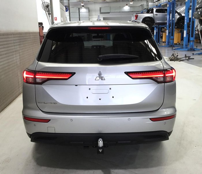 2022 Mitsubishi Outlander ES