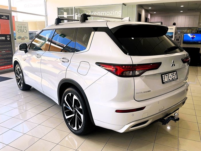 2023 Mitsubishi Outlander PHEV Exceed