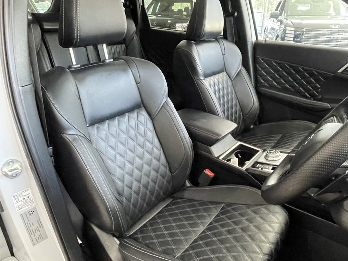 2023 Mitsubishi Outlander PHEV Exceed