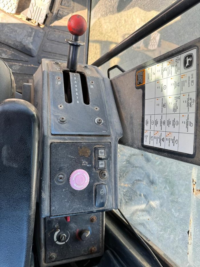 John Deere 670D Grader