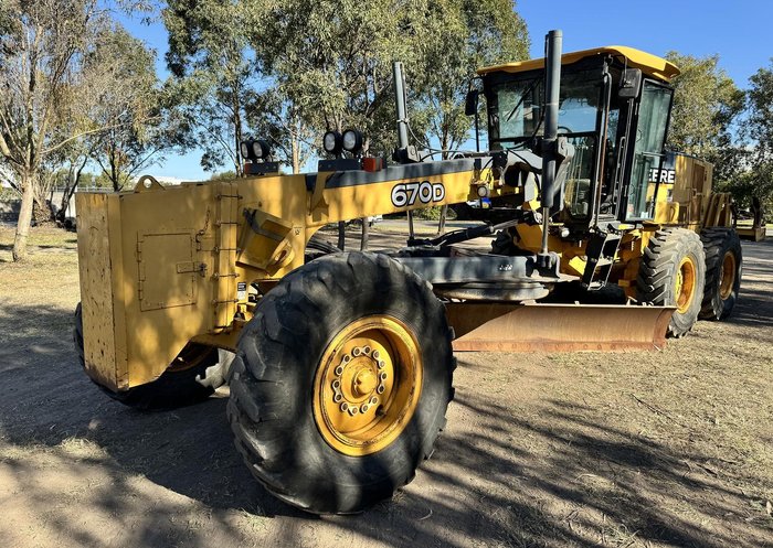 John Deere 670D Grader