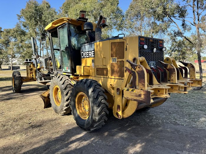 John Deere 670D Grader