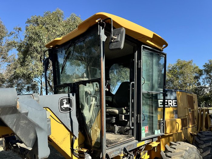 John Deere 670D Grader