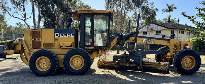 John Deere 670D Grader