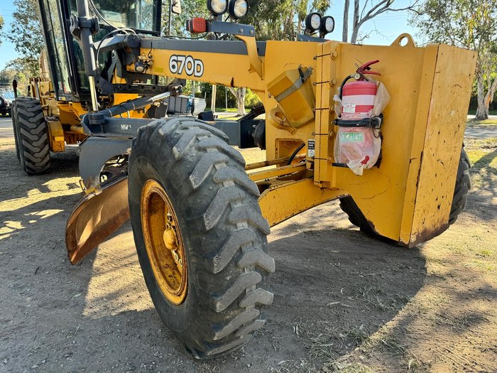 John Deere 670D Grader