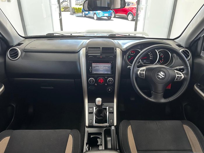 2015 Suzuki Grand Vitara Navigator JB White Pearl