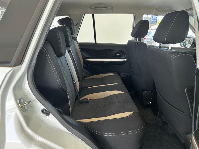 2015 Suzuki Grand Vitara Navigator JB White Pearl