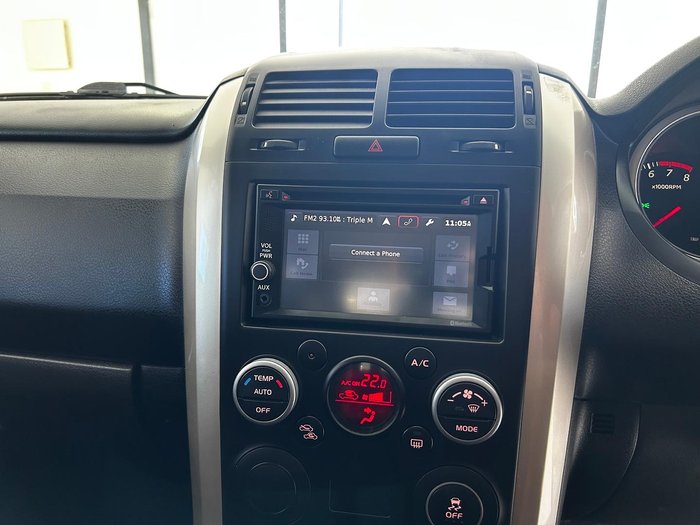 2015 Suzuki Grand Vitara Navigator JB White Pearl