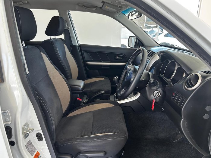 2015 Suzuki Grand Vitara Navigator JB White Pearl