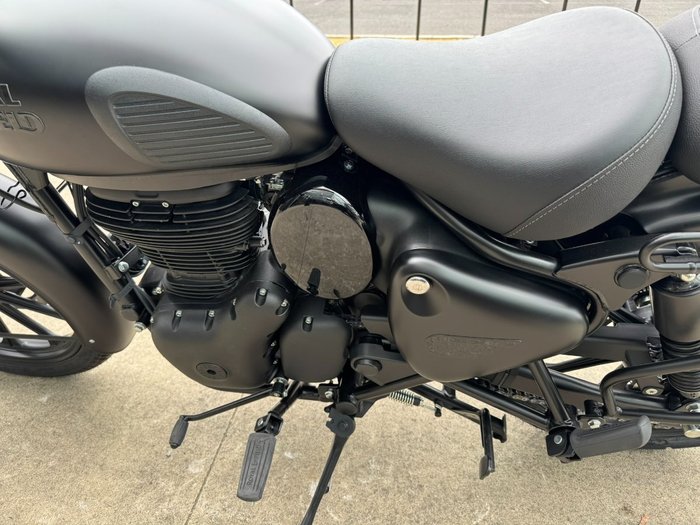 2025 Royal Enfield (see Also Enfiel CLASSIC 350 HALCYON STEALTH BLACK