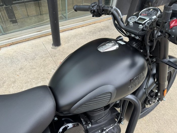 2025 Royal Enfield (see Also Enfiel CLASSIC 350 HALCYON STEALTH BLACK