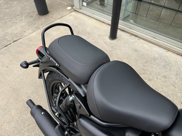 2025 Royal Enfield (see Also Enfiel CLASSIC 350 HALCYON STEALTH BLACK