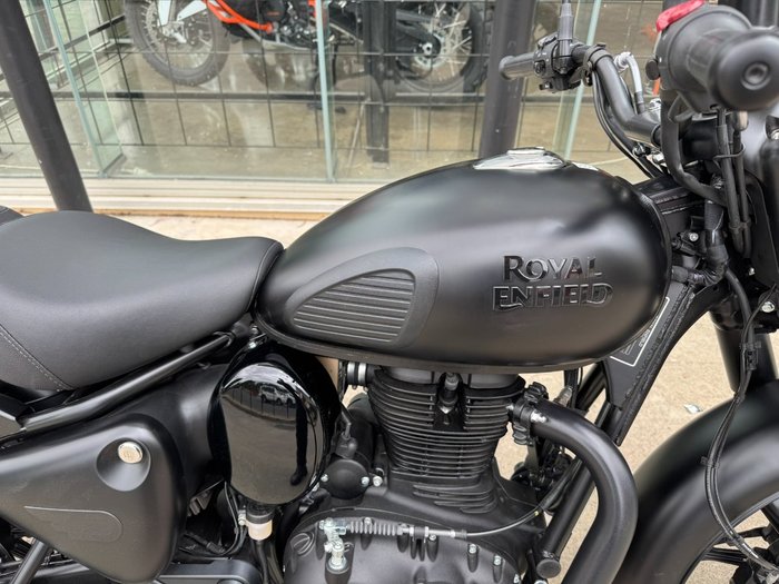 2025 Royal Enfield (see Also Enfiel CLASSIC 350 HALCYON STEALTH BLACK