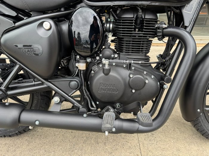 2025 Royal Enfield (see Also Enfiel CLASSIC 350 HALCYON STEALTH BLACK