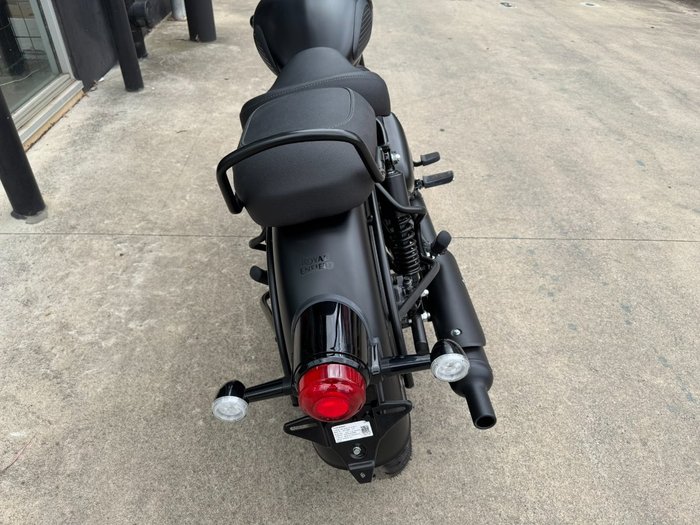 2025 Royal Enfield (see Also Enfiel CLASSIC 350 HALCYON STEALTH BLACK
