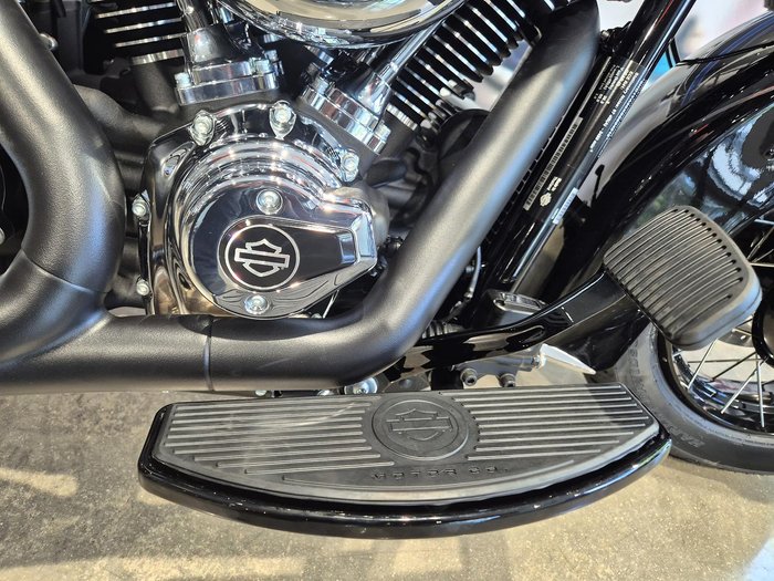 2025 Harley-Davidson Heritage Classic 117 (FLHC) Softail Black