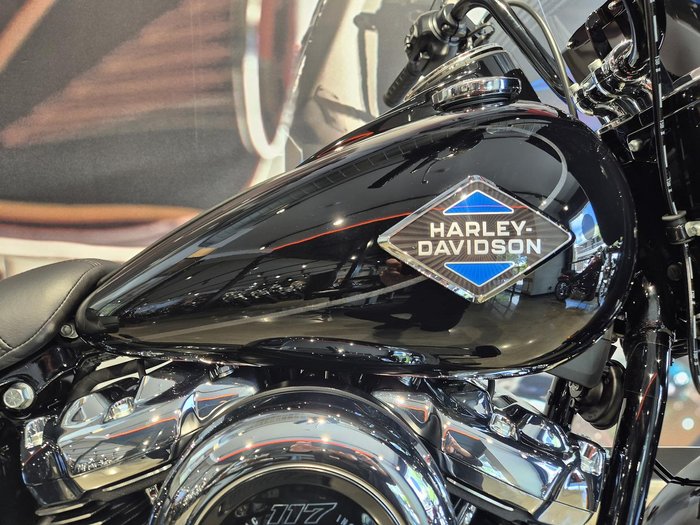 2025 Harley-Davidson Heritage Classic 117 (FLHC) Softail Black