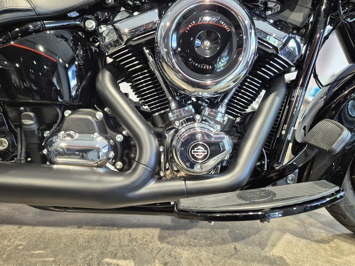 2025 Harley-Davidson Heritage Classic 117 (FLHC) Softail Black