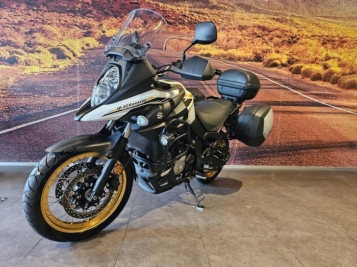 2021 Suzuki V-Strom 650XT (DL650XA) V-Strom White